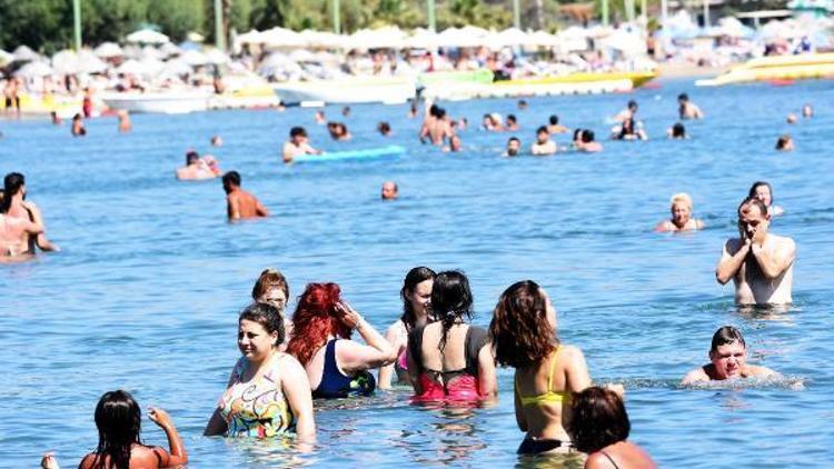 Bodrumda plajlar doldu; sıcak uyarısı yapıldı