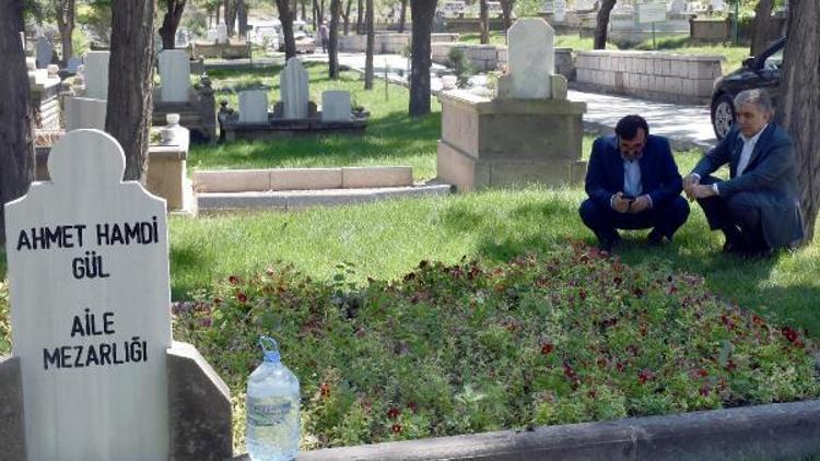 Abdullah Gül, babasının mezarını ziyaret etti