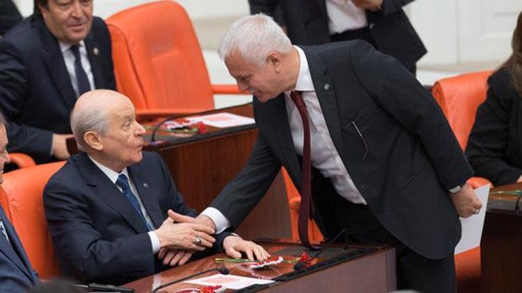 MHP sıralarında dikkat çeken an Bahçeli ile Koray Aydın…