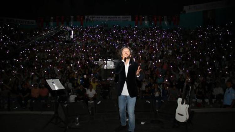 Fettah Can, Nasreddin Hoca Şenliğinde 6 bin kişiye konser verdi