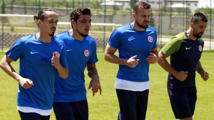 Antalyasporlu futbolcular laktat testinden geçti