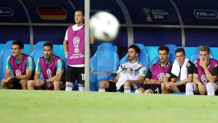 Mesut Özil’e ultimatoma, Alman basınından sert tepki