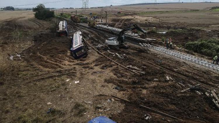 (Havadan Fotoğraflarla) Çorluda meydana gelen tren kazası sonrasında yol yapım çalışmaları devam ediyor