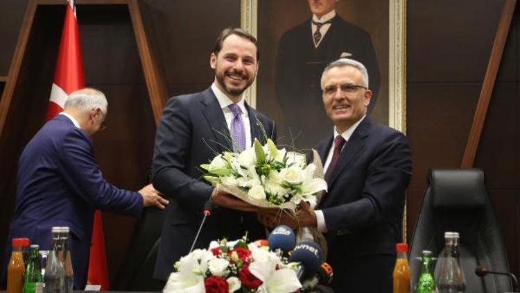 Hazine ve Maliye Bakanı Albayraktan çiçek esprisi