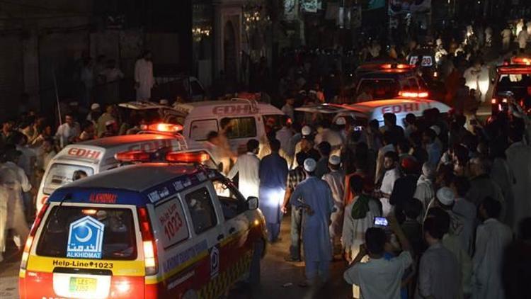 Pakistanda mitinge canlı bombalı saldırı: 12 ölü