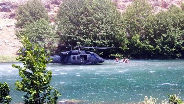 Kahraman pilot çocukları kurtarmak için nehre indi