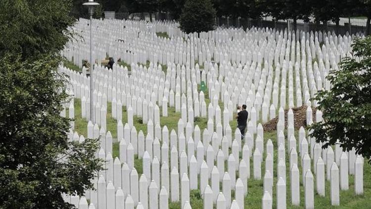 Srebrenitsa soykırımı anılıyor