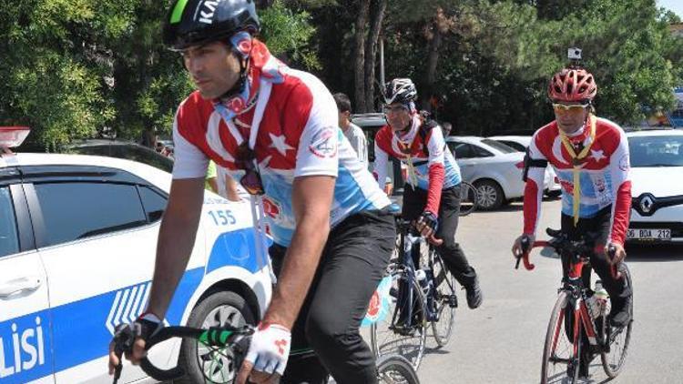 Konyadan 15 Temmuz için yola çıkan bisikletli öğretmenler Eskişehirde