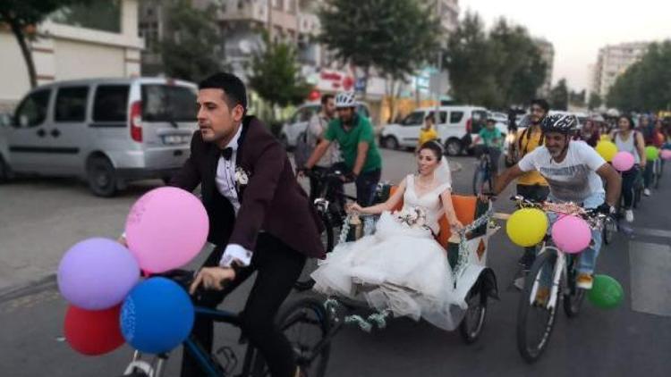 Bisiklet kulübünde tanışan çiftten, bisikletli düğün konvoyu