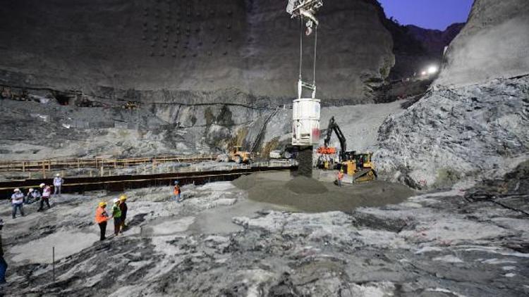 Yusufeli Barajında beton dolguya başlandı