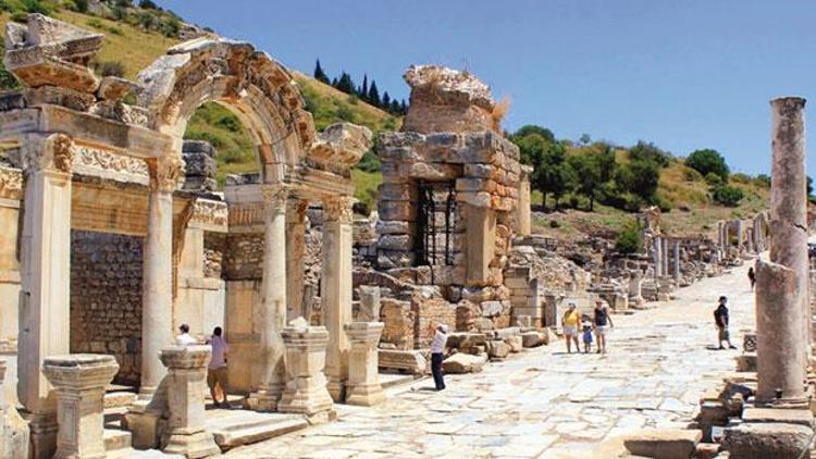 Efes kazıları imza bekliyor