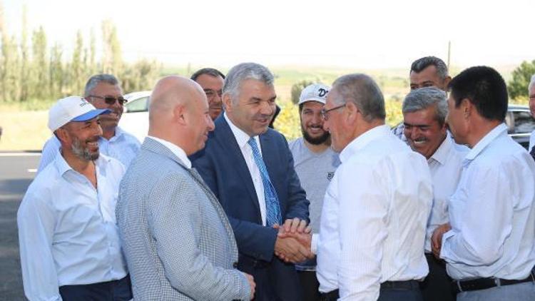 Başkan Çelik, Yemliha da yol çalışmalarını inceledi