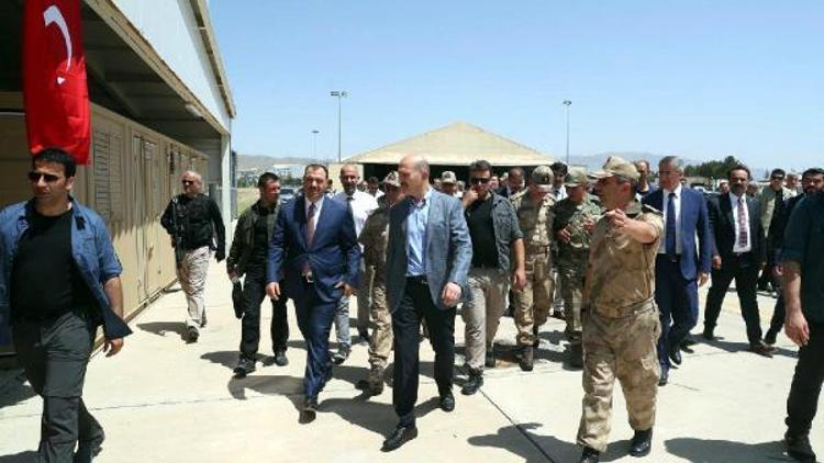 İçişleri Bakanı Soylu, 18 teröristin öldürüldüğü tepeyi ziyaret etti (2)- (Yeniden)