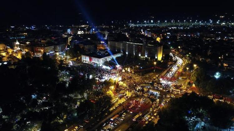 İBB önünde 15 Temmuz anması