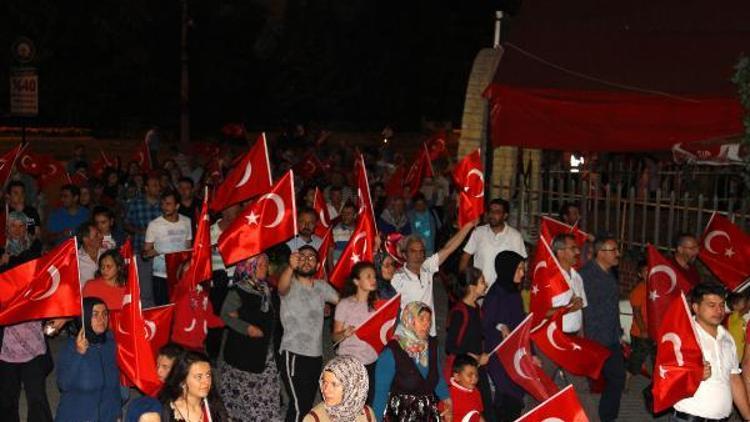 Dinarda 15 Temmuz yürüyüşü