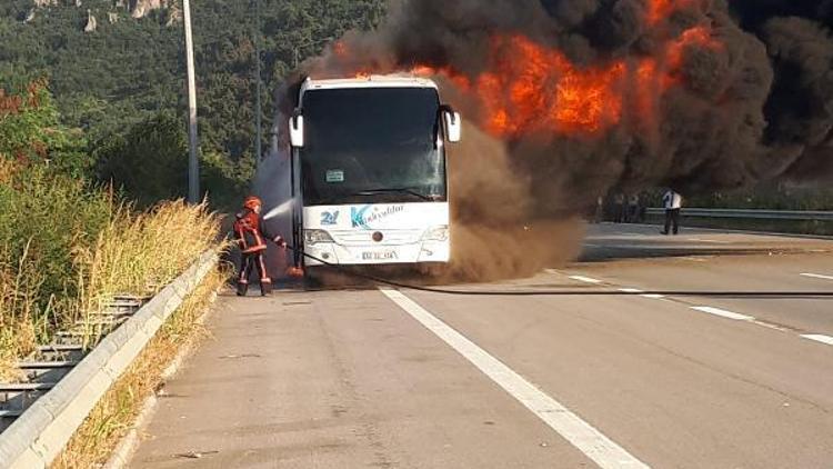 Yolcu otobüsü alev alev yandı