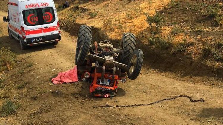 Traktör devrildi: Sürücü yaralı, eşi öldü