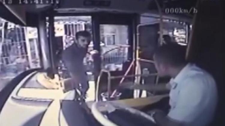 Malatyada otobüs şoförüne döner bıçağıyla saldırı kamereda