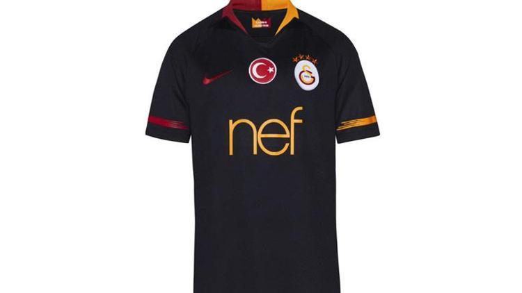 Galatasarayın dış saha forması satışa