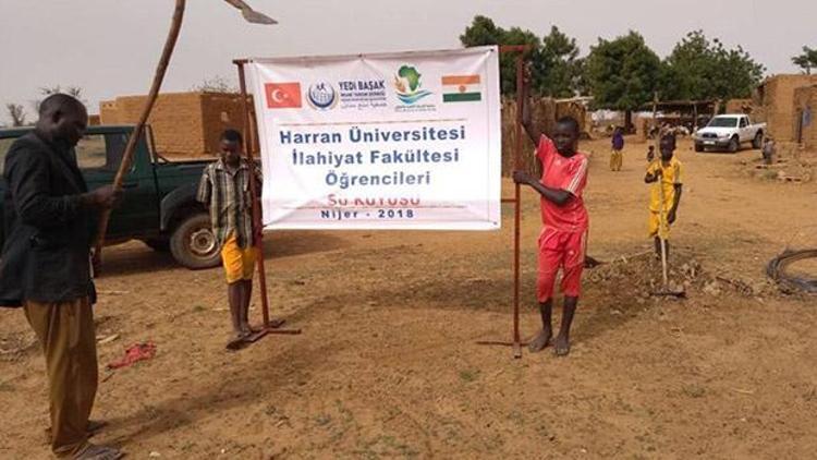 Alkışlar, Nijer’de su kuyusu açtıran Harran Üniversitelilere