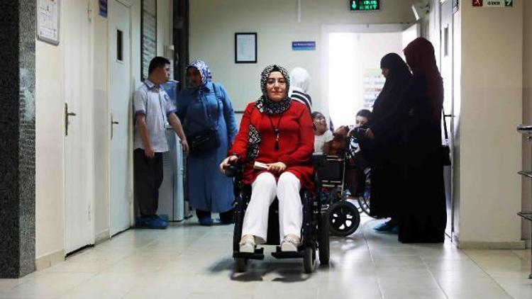 Mahkûm olduğu tekerlekli sandalye başarılarına engel olamadı