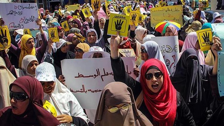 Mısırda darbe karşıtı 18 kişiye hapis cezası