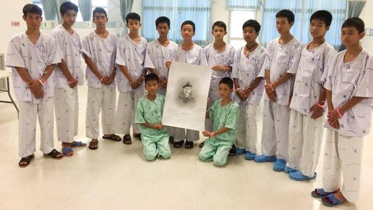 Taylandda mağaradan kurtarılan çocuklar bugün hastaneden taburcu oluyor