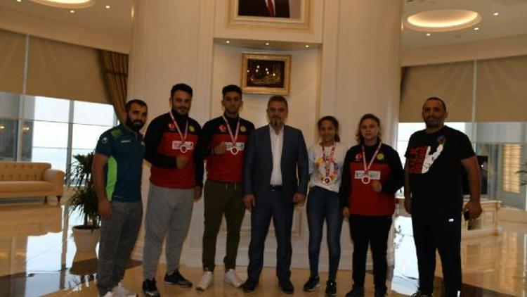 Kick Boks sporcuları Avrupa ve Dünya Şampiyonasında Türkiyeyi temsil edecek