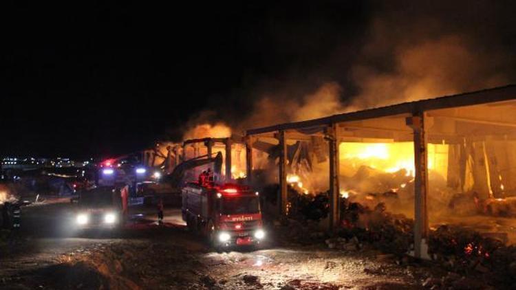 Şanlıurfa’da iplik fabrikası alev alev yandı