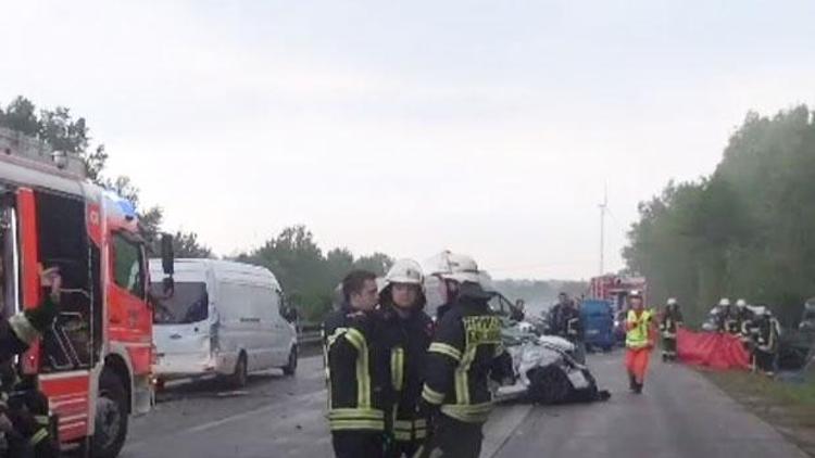 Almanya’da zincirleme kaza: 4 kişi öldü, çok sayıda yaralı var