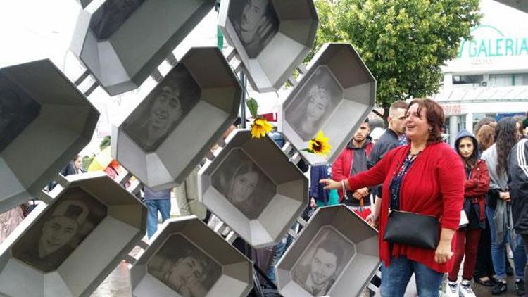 4’ü Türk, 9 genç öldürüldükleri yerde anıldı