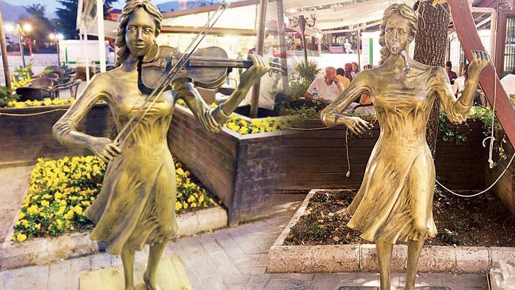 Bursa’nın heykellerine sürekli saldırı