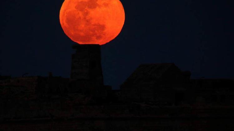 Şimdiye kadarki en uzun kanlı Ay geliyor... Kanlı Ay tutulması Türkiyeden izlenebilecek mi