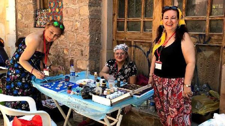 Antalyalı sanatçılar Basma Fistan Çalıştayında