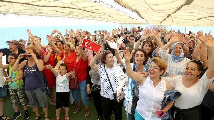 Maltepe Belediyesi kadınlar için tekne turu düzenledi