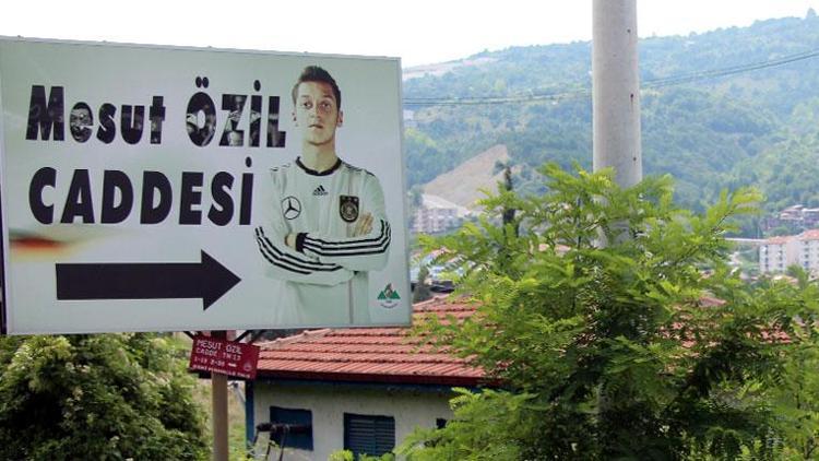 Mesut Özile memleketi Zonguldaktan destek