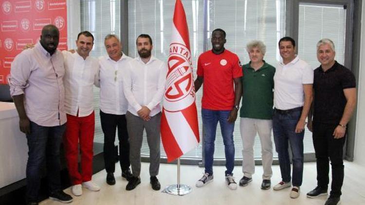 Antalyaspor, Cissokho ile 2+1 yıllık sözleşme imzaladı