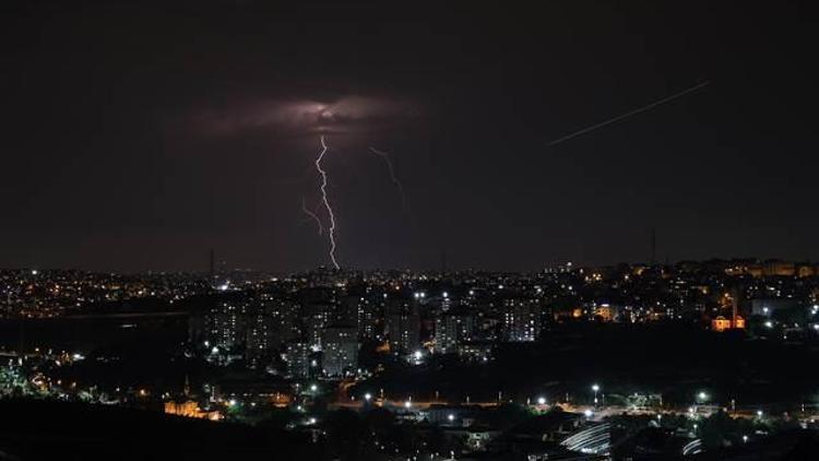 İstanbulda yağmur hava trafiğini aksattı