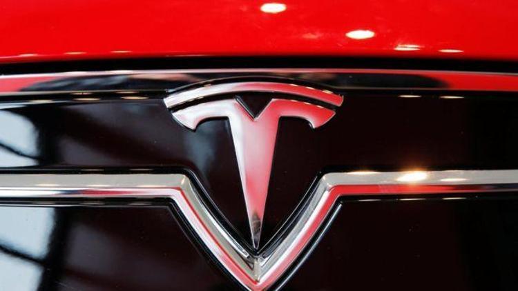 Tesla şimdi de akıllı telefonuyla geliyor