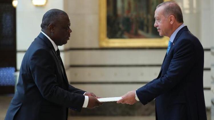 Cumhurbaşkanı Erdoğana Zambiya Büyükelçisi Chilengiden güven mektubu