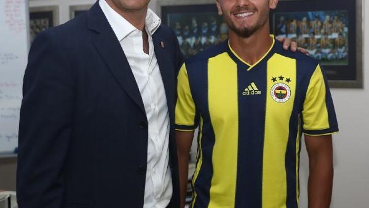 Fenerbahçe, altyapıdan 3 isimle profesyonel sözleşme imzaladı