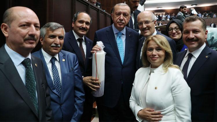 Erdoğan ve Bahçeli’yi kırmızı dipli mumla davet ettiler