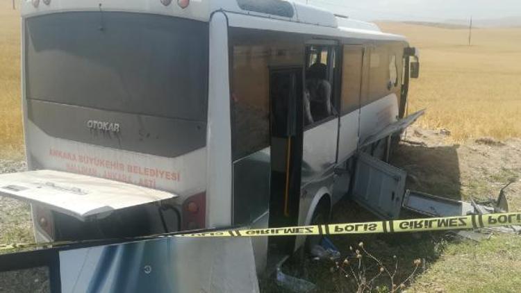 Ankarada yolcu midibüsü şarampole düştü: 1 ölü, 23 yaralı
