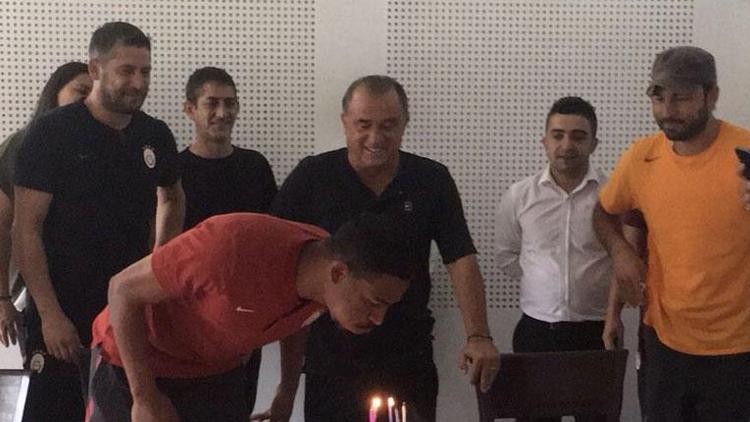 Galatasarayda Fernandonun doğum gününü kutladı