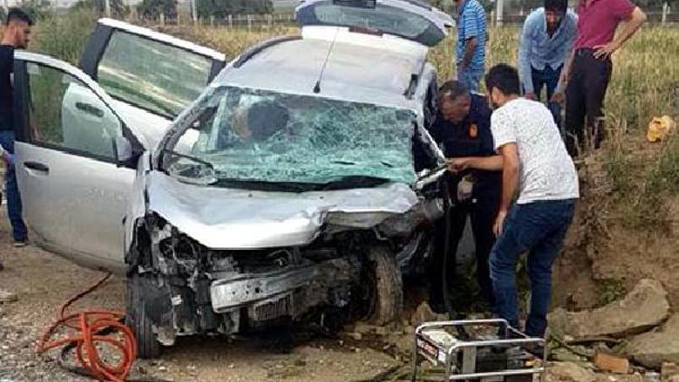 Ankarada iki otomobil çarpıştı: 3 ölü, 3 yaralı