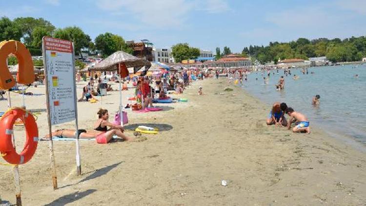 Hamzakoy Halk Plajı tatilcilerin gözdesi oldu