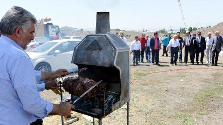 Cağ kebaplı temel atma töreni