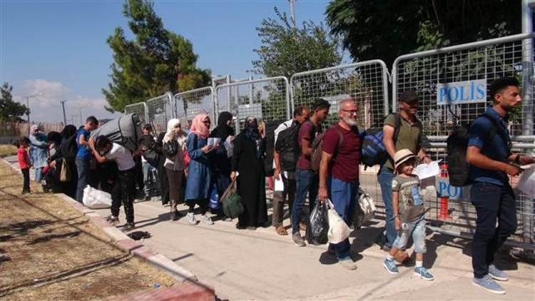 Bayram ziyaretine giden 48 bin Suriyeli döndü