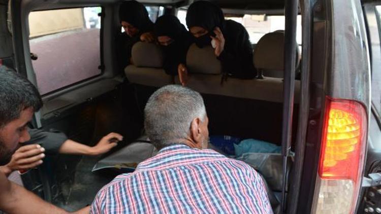 Boğulan Suriyeli kuzenlerin cenazeleri, hafif ticari araçla taşındı