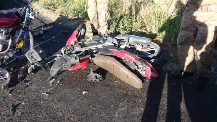 Kahta’da iki motosiklet çarpıştı: 3 yaralı